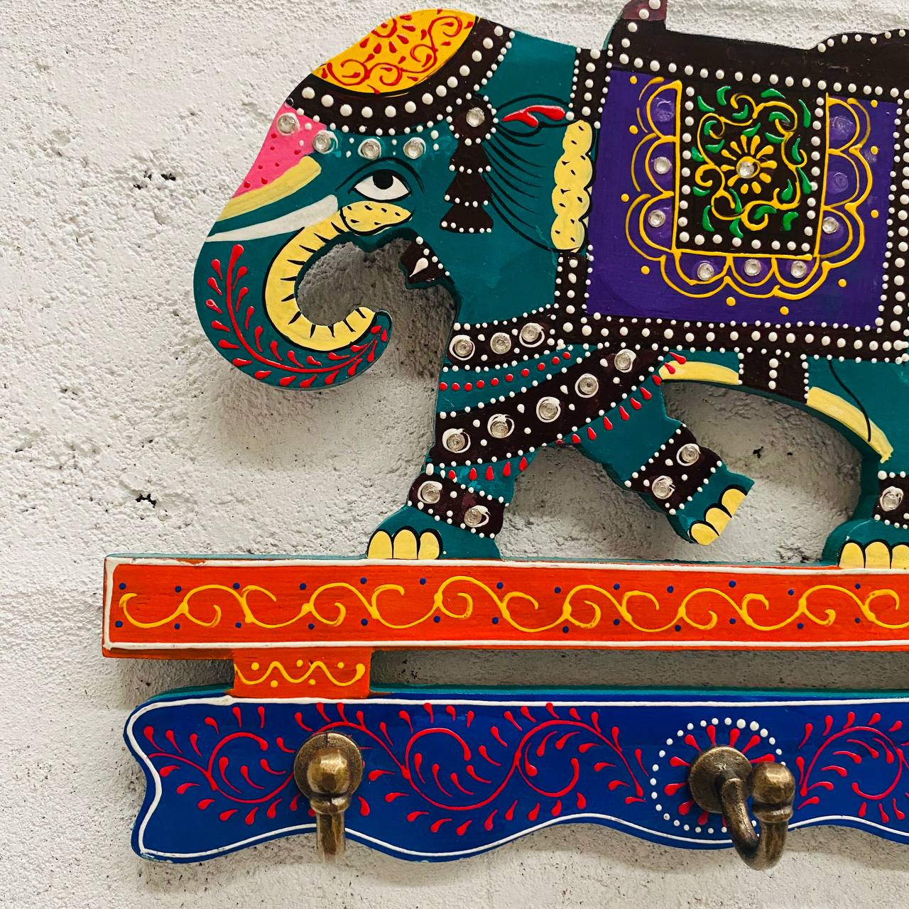 Porta Llavero "Elegante Elefante" - Tallado y Pintado a Mano