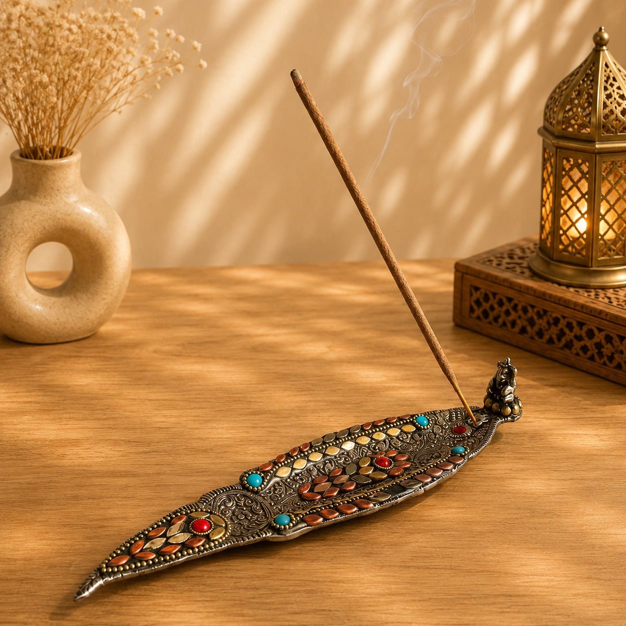 Porta incienso Pavo Real en Metal con Incrustaciones - BOUTIQUEDELAINDIA