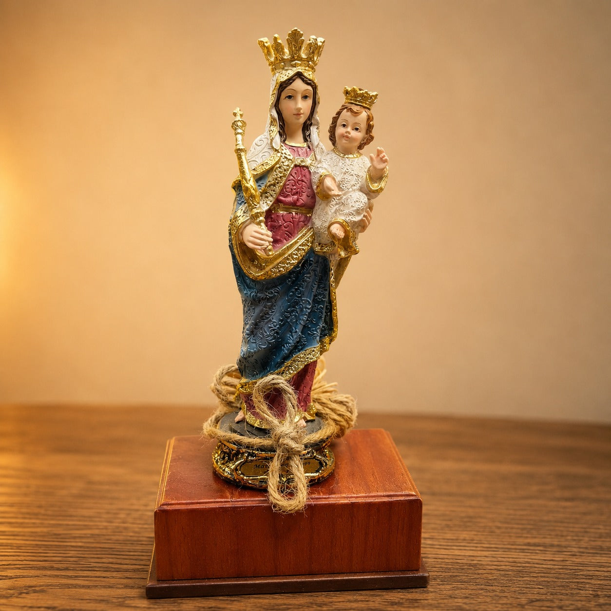 Escultura Religiosa María Auxiliadora con Niño Jesús