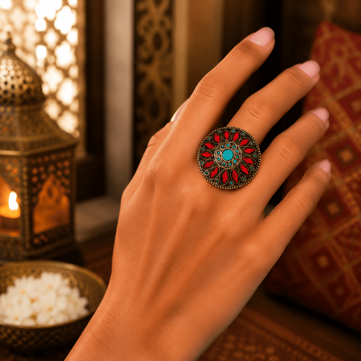 Anillo de Bronce Padma Rani con Diseño Floral Rojo y Turquesa - BOUTIQUEDELAINDIA