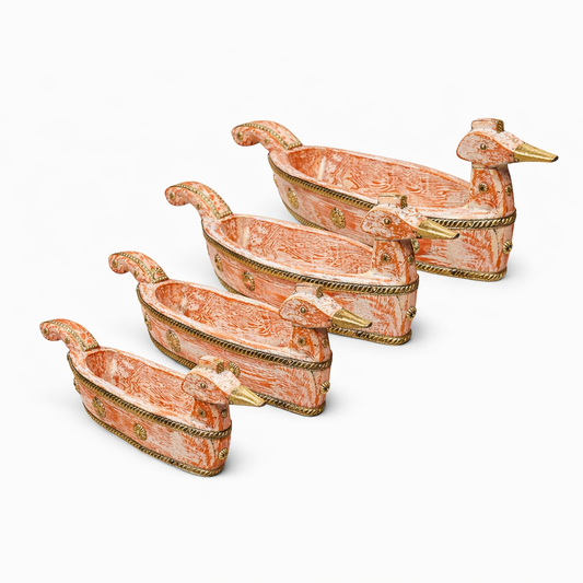 Bandeja de Pato "Elegancia Aviar" - Madera Tallada con Apliques en Bronce, Diseño Vintage y Detalles Dorados, Compartimento Central