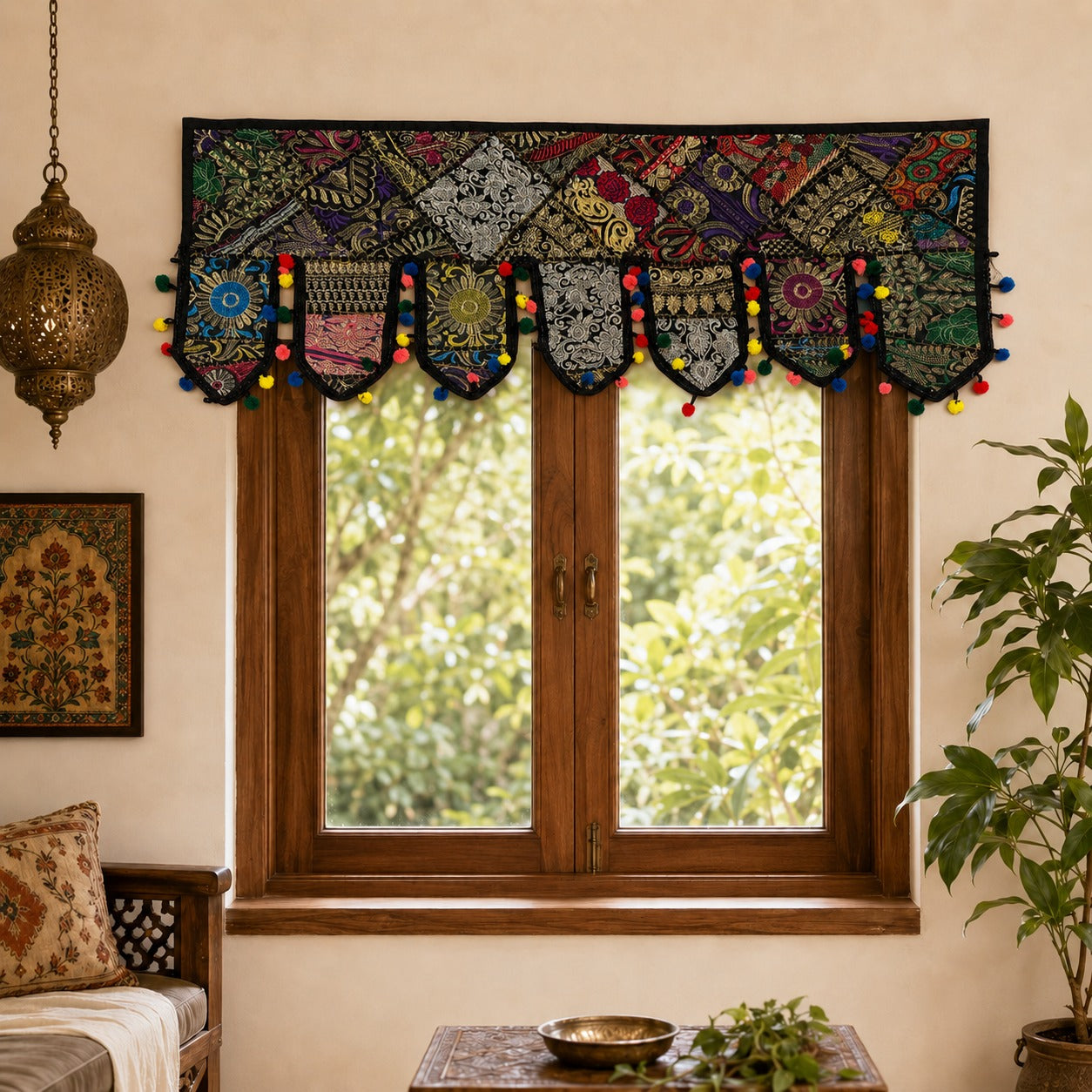 Cenefa India Noor Negra con Bordados Multicolor
