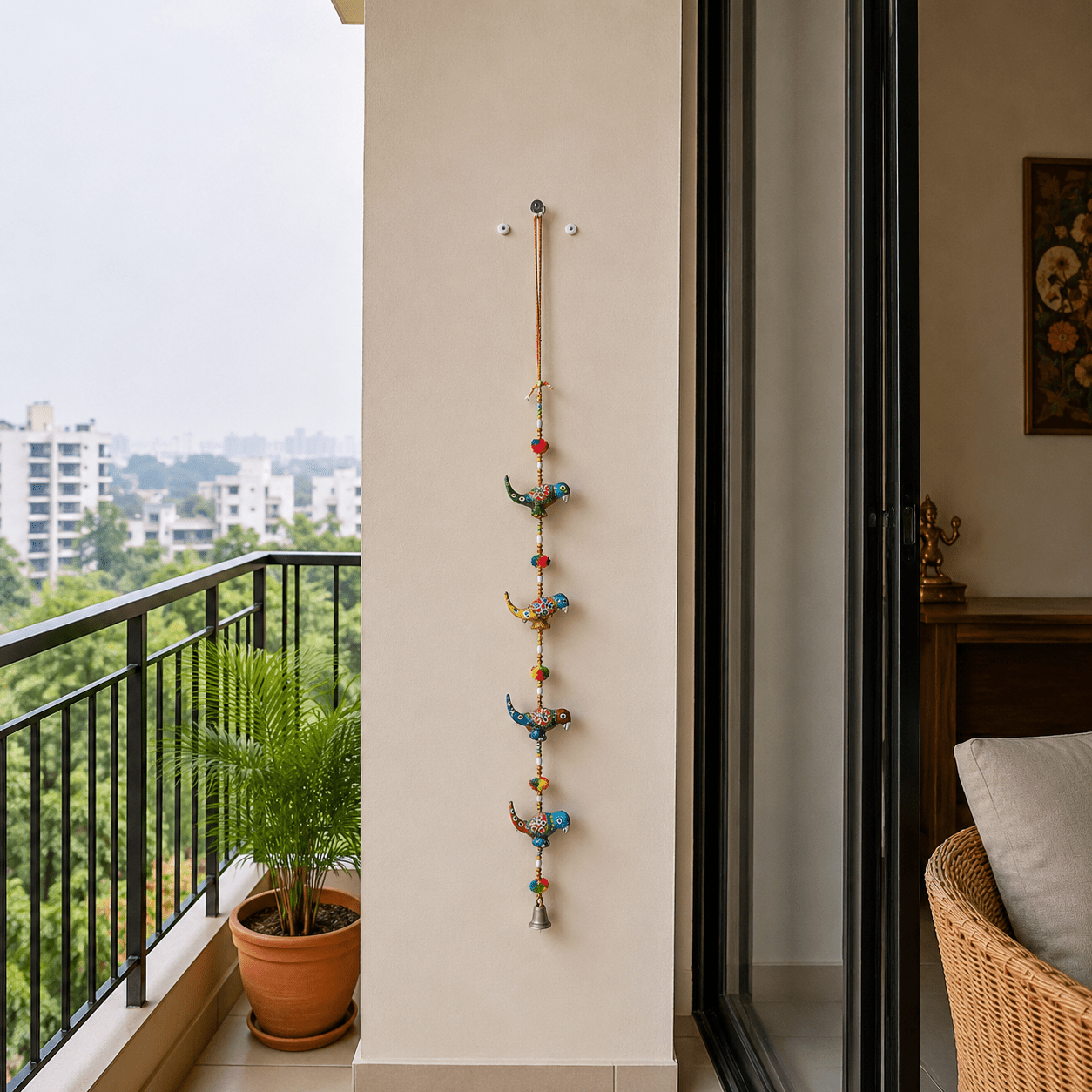 Móvil Colgante Mayura – Aves Artesanales y Campana - BOUTIQUEDELAINDIA
