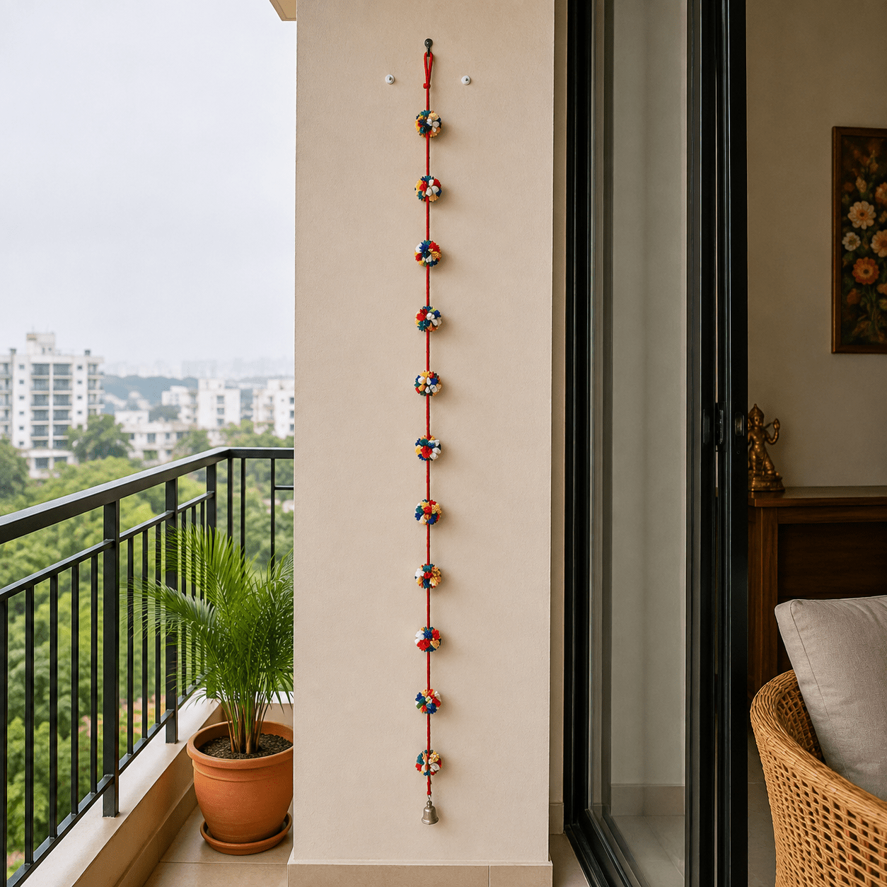 Móvil Colgante Kaudi – Conchas y Pompones Artesanales - BOUTIQUEDELAINDIA