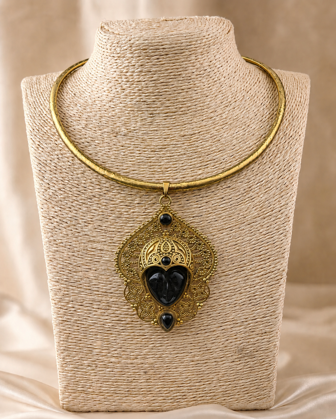 Collar Corazón Nocturno Imperial