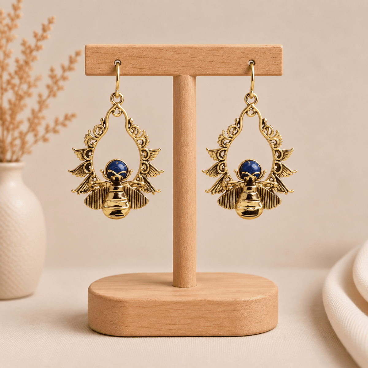 Aretes Abeja Ishira en Bronce con Piedra Azul - BOUTIQUEDELAINDIA