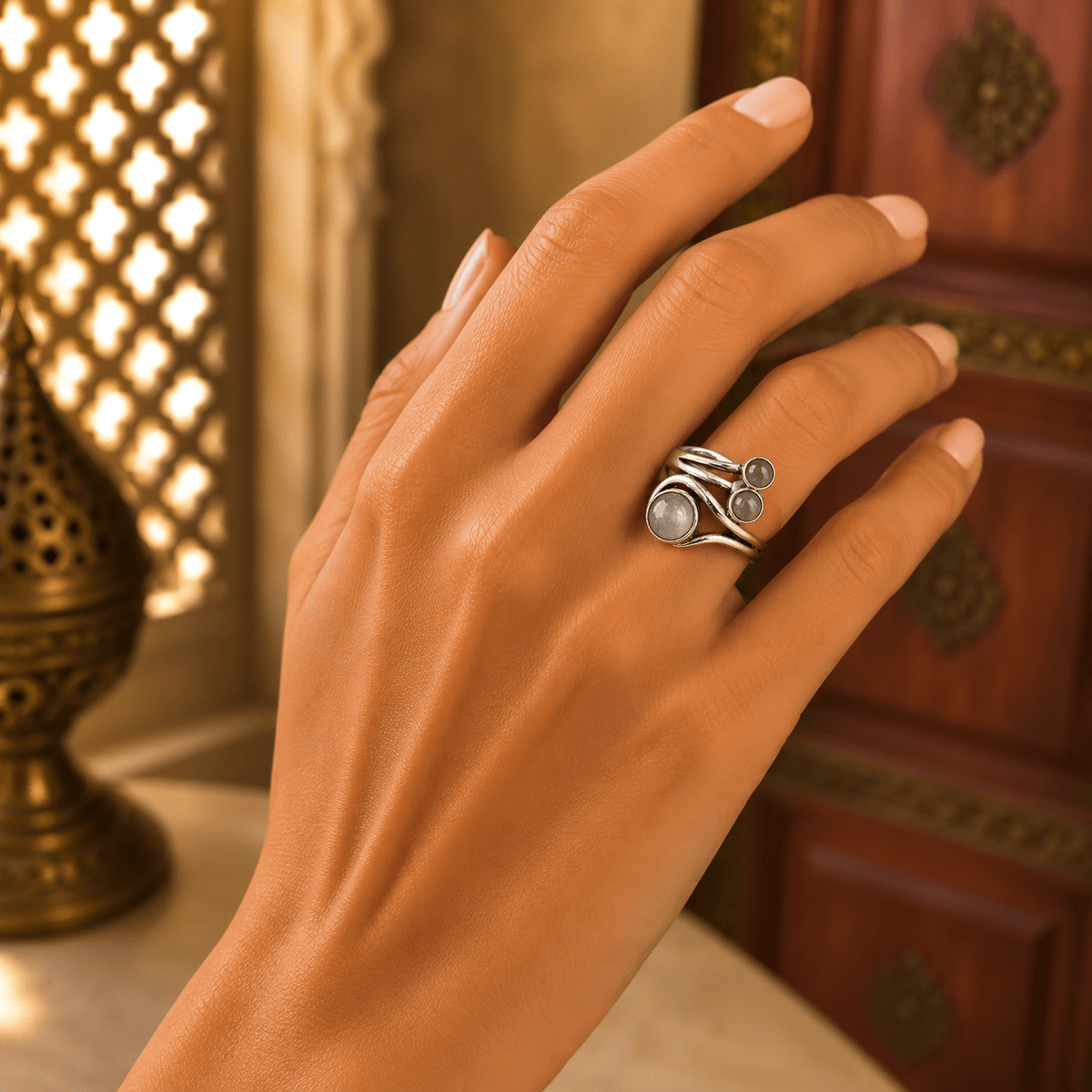 Anillo Anaya Triple Piedra Clara en Bronce Plateado - BOUTIQUEDELAINDIA