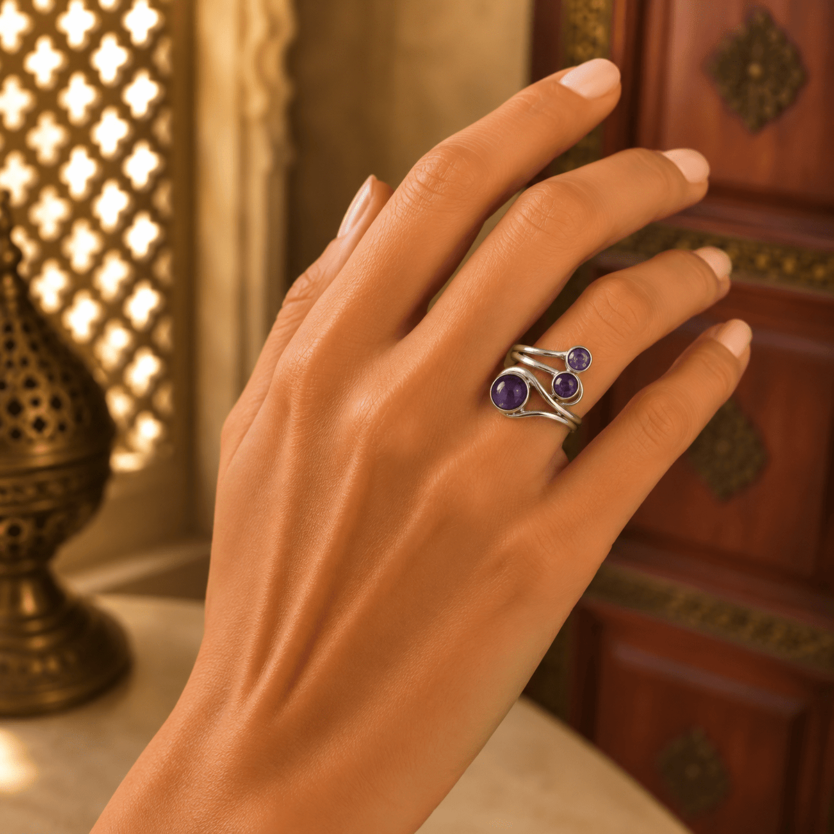 Anillo Ishani Triple Piedra Violeta en Bronce Plateado - BOUTIQUEDELAINDIA