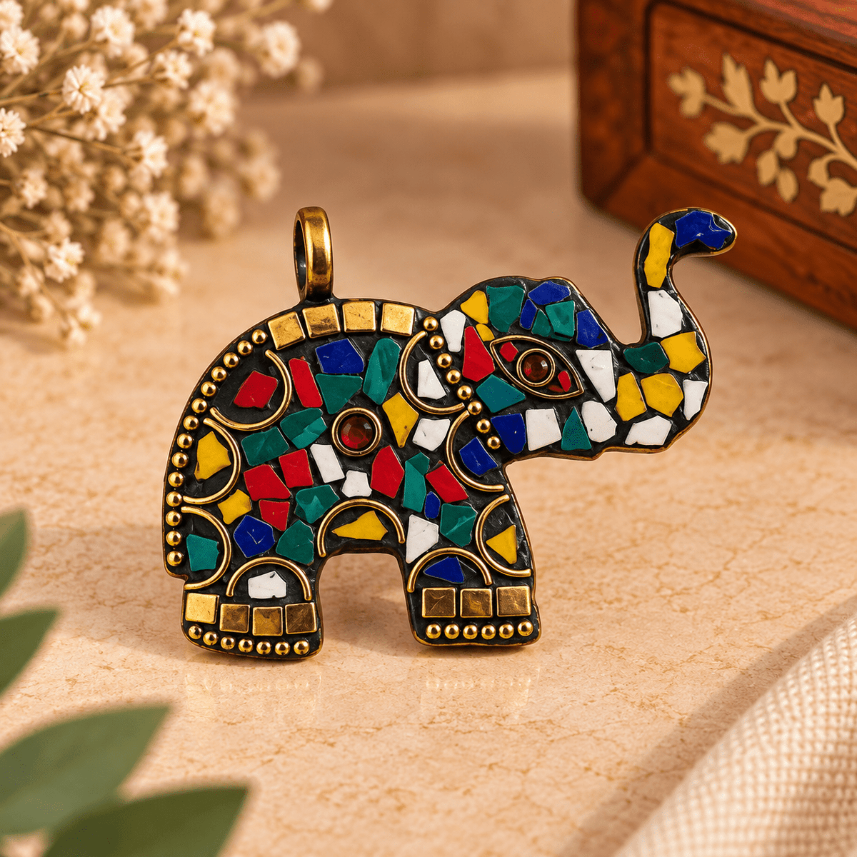 Dije Elefante Avni en Bronce con Incrustaciones - BOUTIQUEDELAINDIA