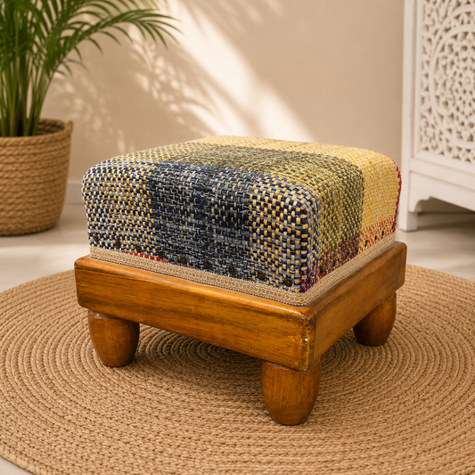 Butaca con Base de Madera Maciza y Tapizado Artesanal