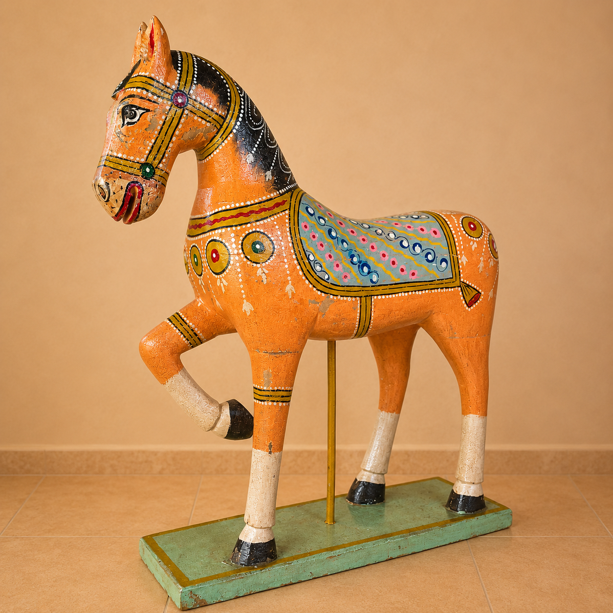 Caballo Decorativo Naranja en Madera Tallado y Pintado a mano