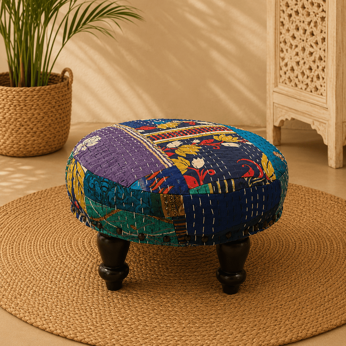 Butaca Patchwork Artesanal Aarav con Patas de Madera - BOUTIQUEDELAINDIA