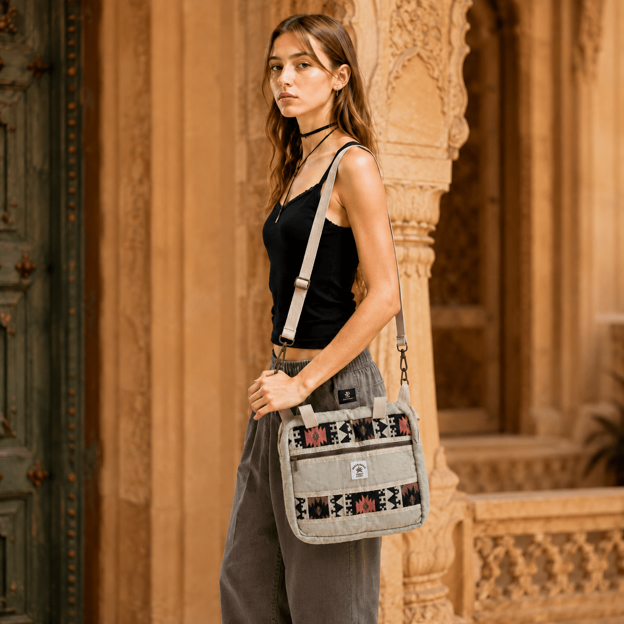 Bolso Artesanal Prithvi con Diseño Étnico Verde - BOUTIQUEDELAINDIA