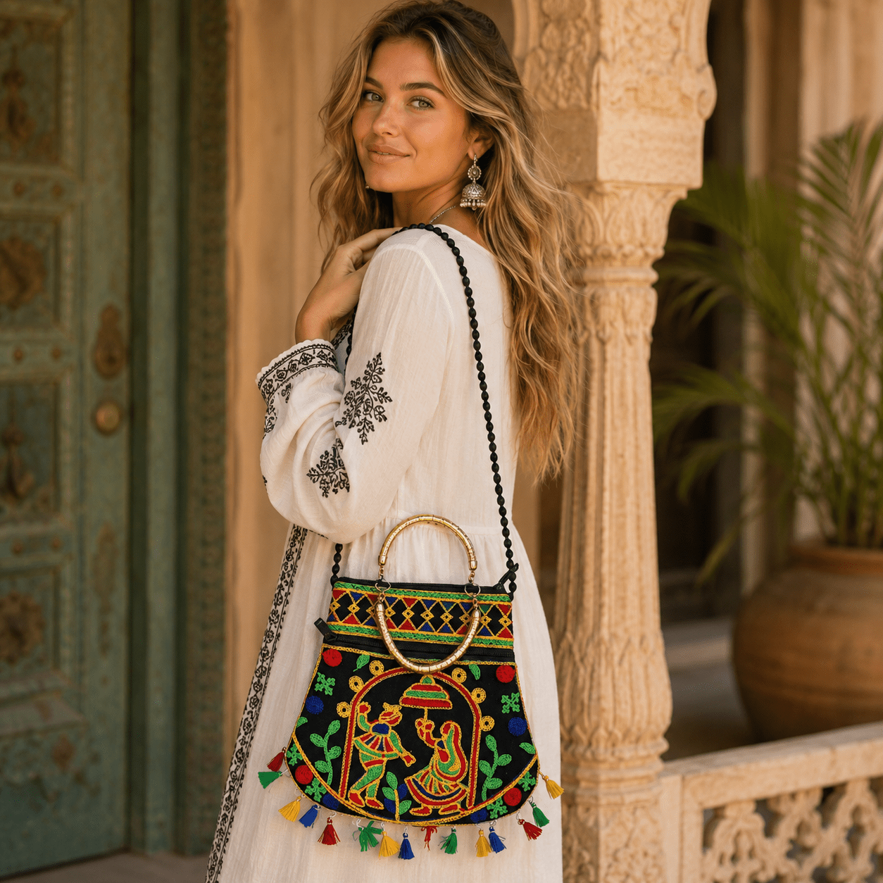 Bolso Radha Krishna Negro Tradicional - BOUTIQUEDELAINDIA