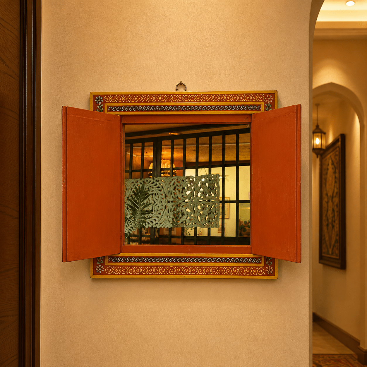 Espejo Artesanal con Puertas y Escena Oriental Pintada - BOUTIQUEDELAINDIA