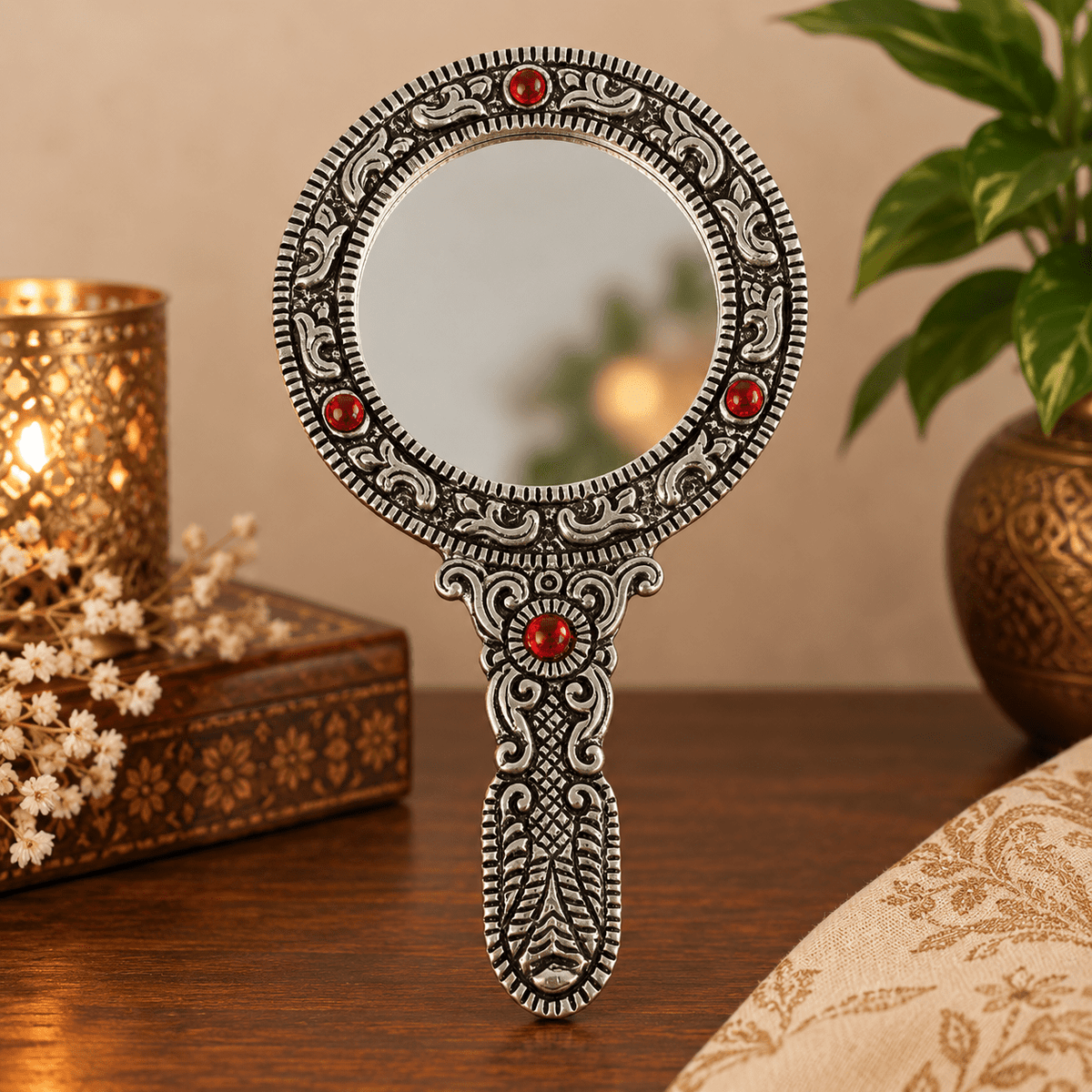Espejo de Mano Pequeño Anika en Metal Rojo - BOUTIQUEDELAINDIA