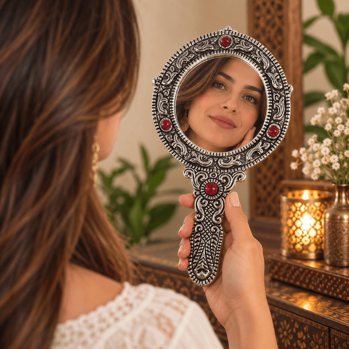 Espejo de Mano Pequeño Anika en Metal Rojo - BOUTIQUEDELAINDIA