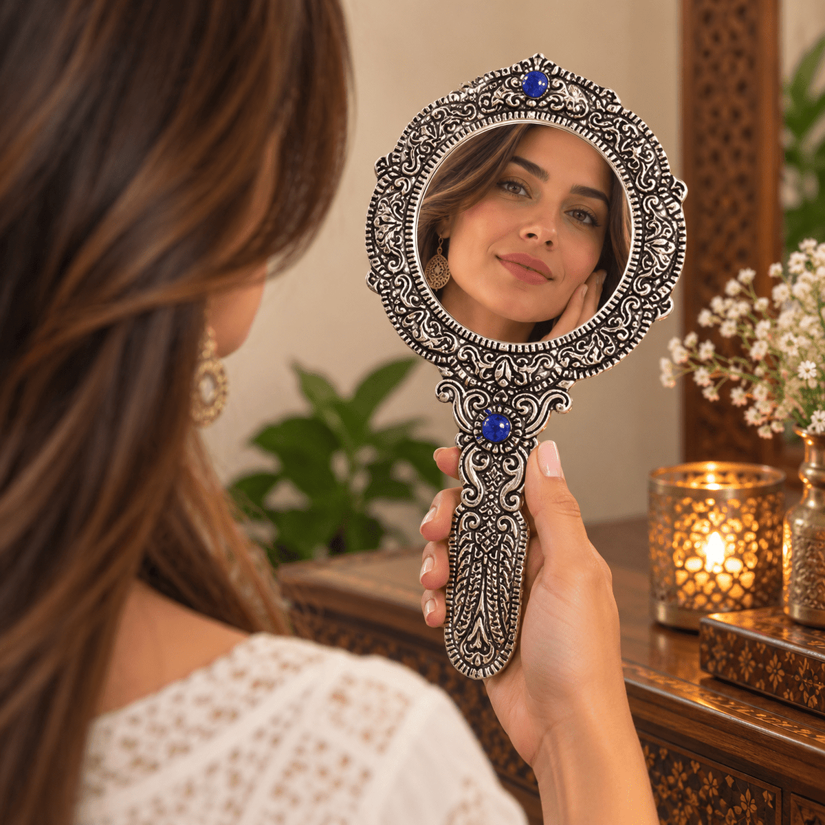 Espejo de Mano Pequeño Anika en Metal - BOUTIQUEDELAINDIA