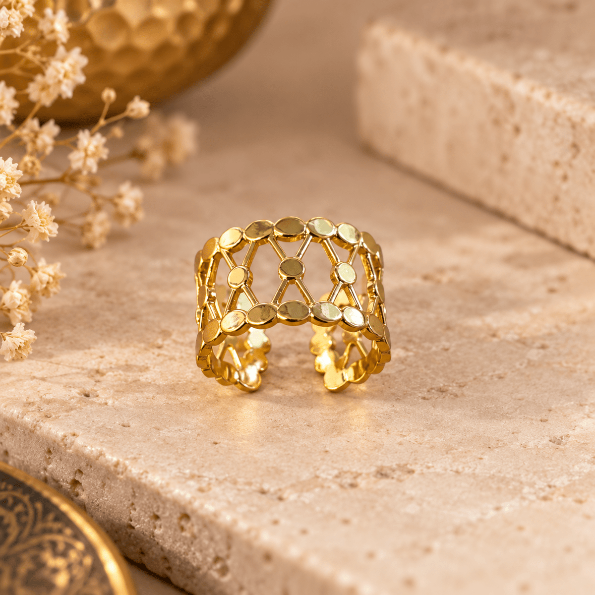 Anillo Naira Calado Geométrico en Bronce Dorado - BOUTIQUEDELAINDIA