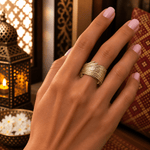 Anillo Kavya Plumas Cruzadas en Bronce Dorado - BOUTIQUEDELAINDIA