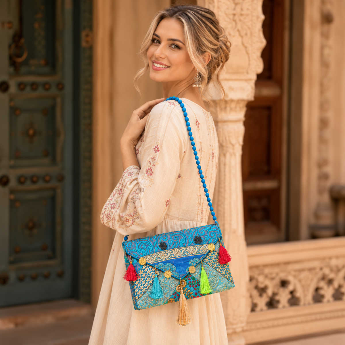 Cartera Bordada con Detalles Étnicos - BOUTIQUEDELAINDIA