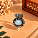 Dije de Bronce Plateado Chandrika con Piedra Blanca - BOUTIQUEDELAINDIA