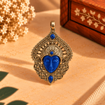 Dije de Bronce Devika Azul Celestial con Rostro Tallado en Piedra - BOUTIQUEDELAINDIA