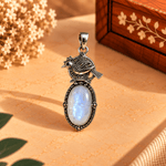 Dije de Bronce Plateado Mayura con Ave Ornamental - BOUTIQUEDELAINDIA