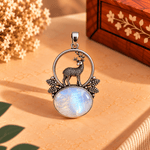 Dije de Bronce Plateado Mriga con Ciervo y Piedra Blanca - BOUTIQUEDELAINDIA