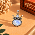 Dije de Bronce Plateado Tara Lunar con Piedra Blanca - BOUTIQUEDELAINDIA