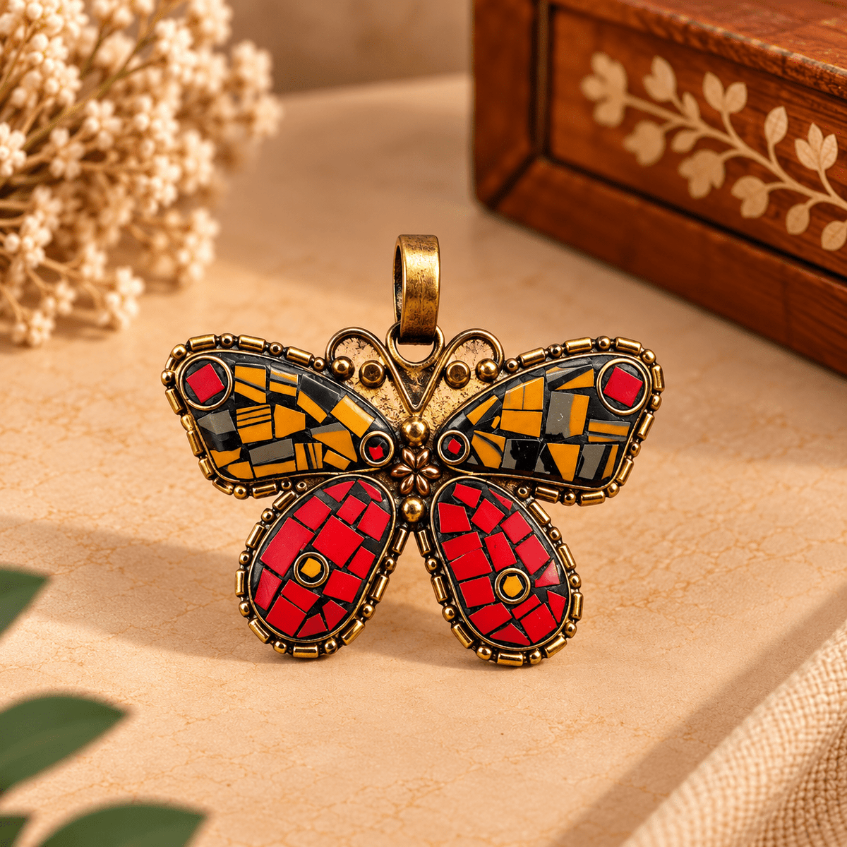 Dije Mariposa Kavya en Bronce con Piedra Triturada - BOUTIQUEDELAINDIA