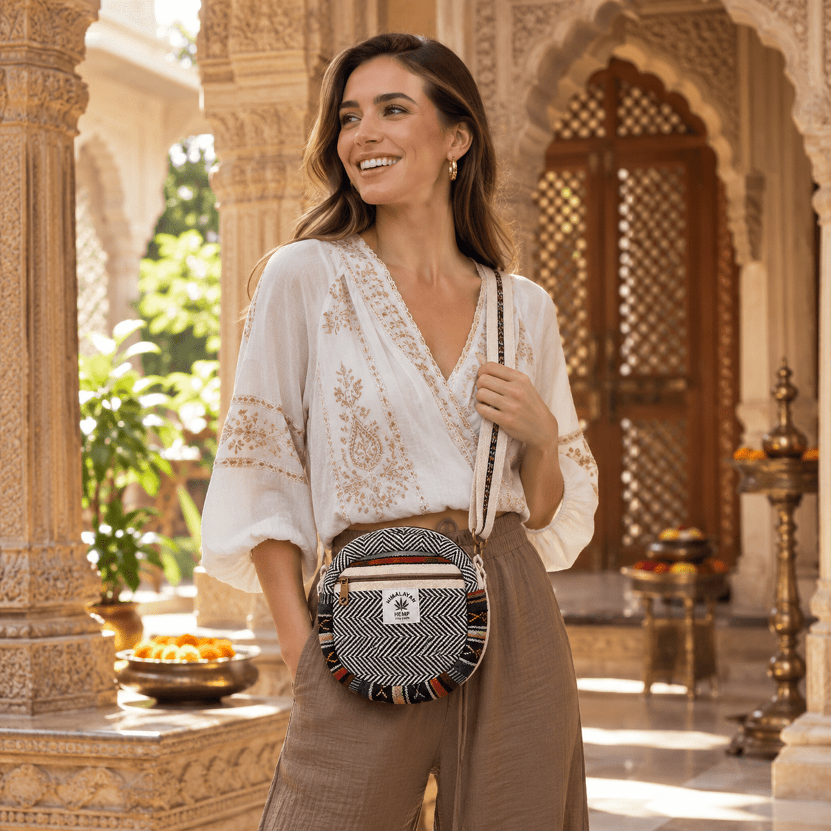 Bolso Redondo Aarohi en Cáñamo Artesanal - BOUTIQUEDELAINDIA
