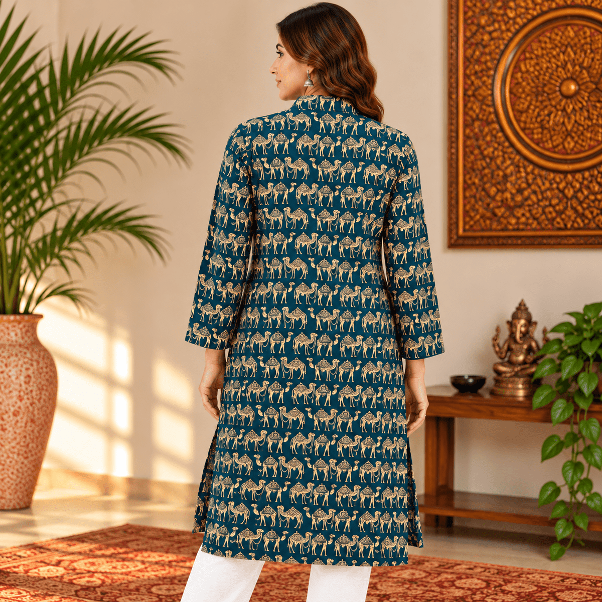 Kurta Larga para Mujer Zaria con Camellos Dorados KM - BOUTIQUEDELAINDIA