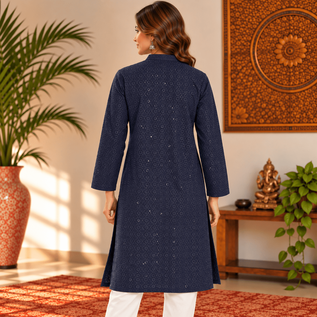 Kurta Larga Azul Marino para Mujer con Bordado Ornamental KM - BOUTIQUEDELAINDIA