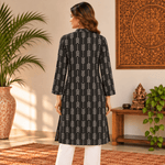 Kurta Larga Negra para Mujer con Estampado de Flechas Geométricas KM - BOUTIQUEDELAINDIA