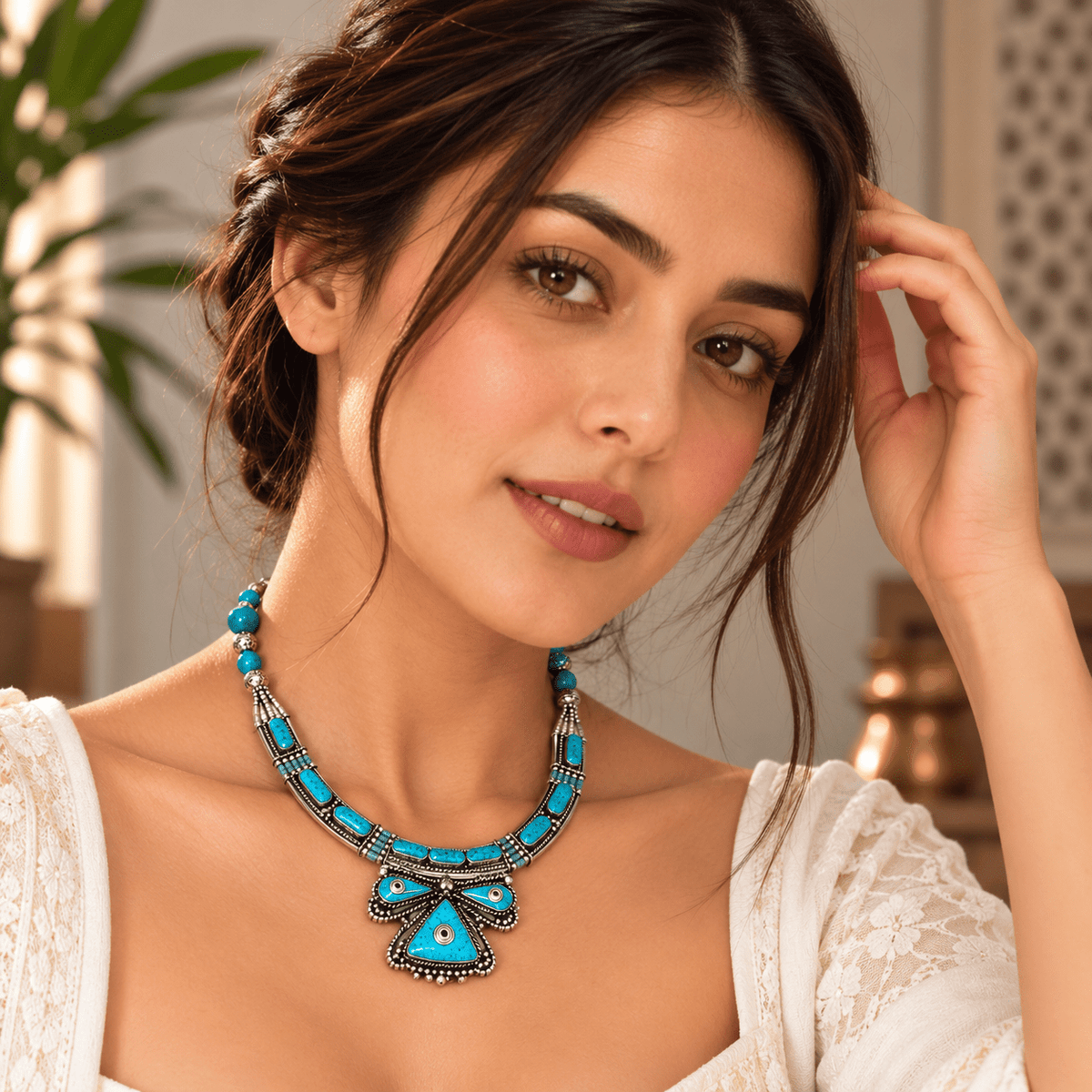 Collar Mariposa Nandini en Bronce con Piedras Naturales Turquesas - BOUTIQUEDELAINDIA