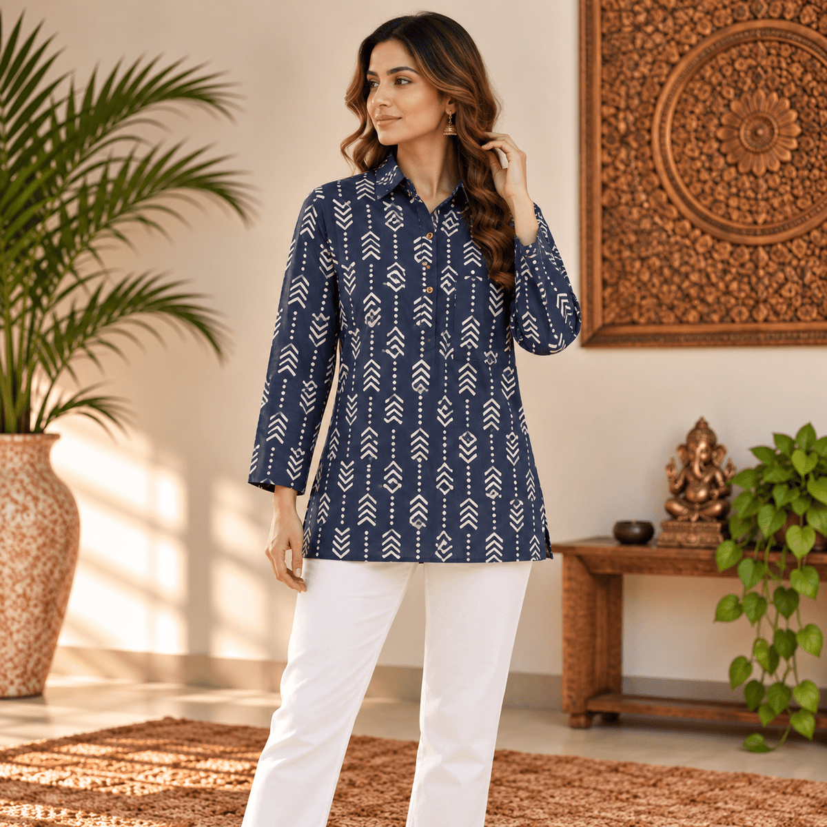 Kurta Corta Azul Oscuro para Mujer Estampado de Flechas KM - BOUTIQUEDELAINDIA