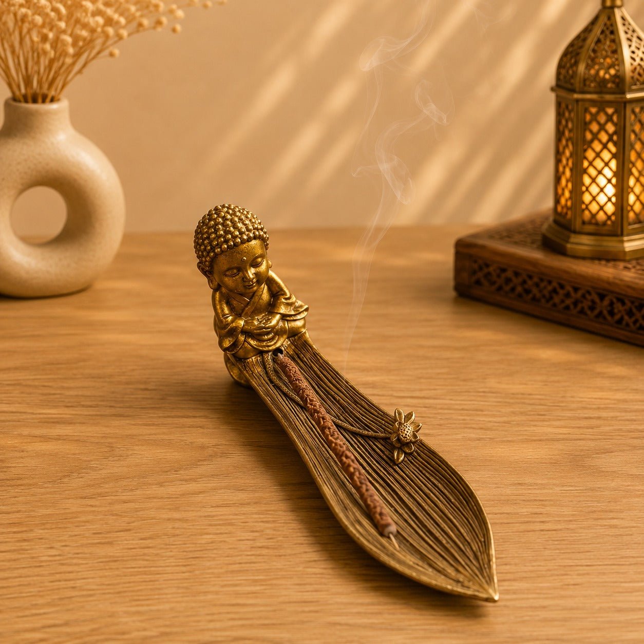 Porta Incienso Buda sobre Hoja Dorado Brillante - BOUTIQUEDELAINDIA