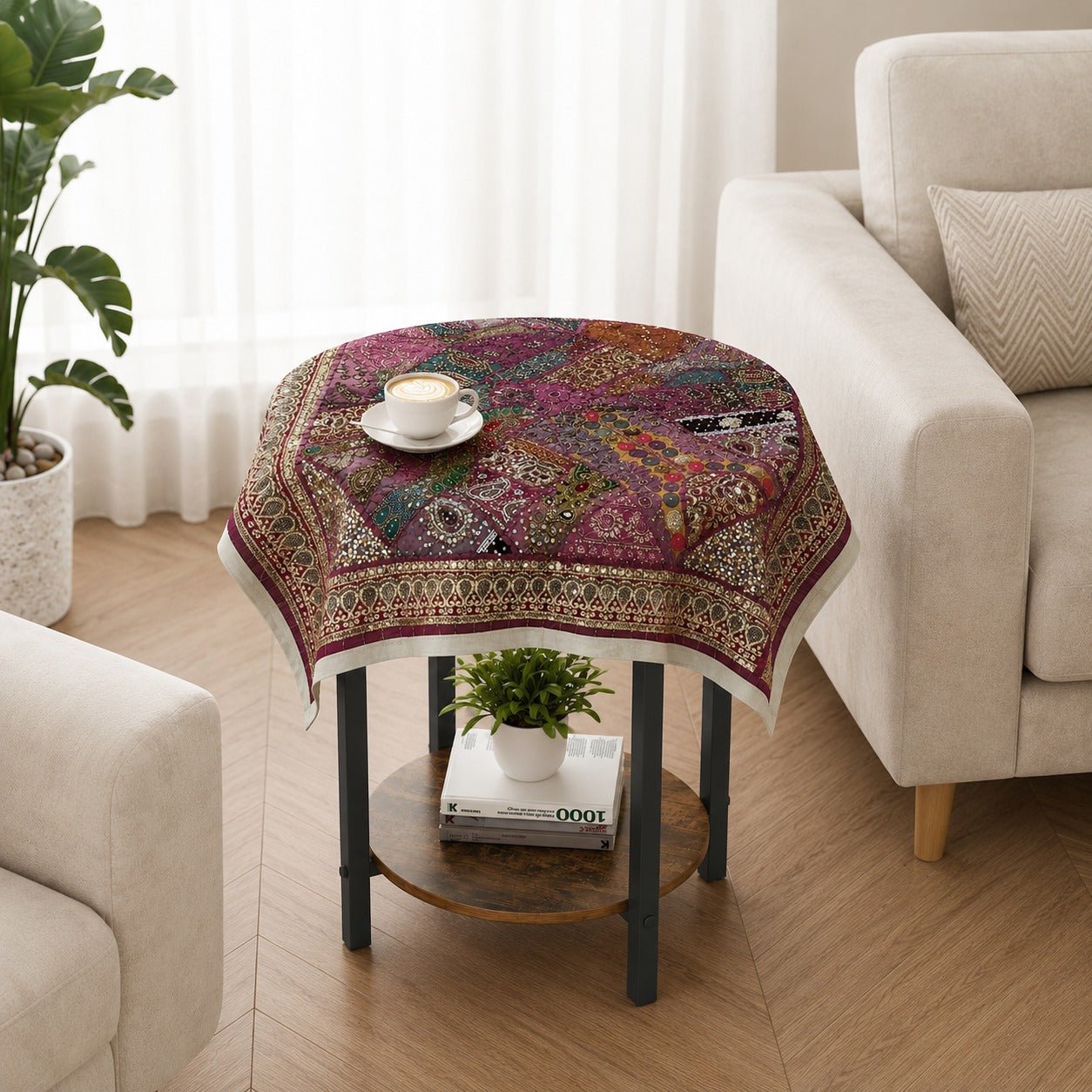 Mantel Patchwork Burdeos con Bordados Artesanales de Inspiración India - BOUTIQUEDELAINDIA