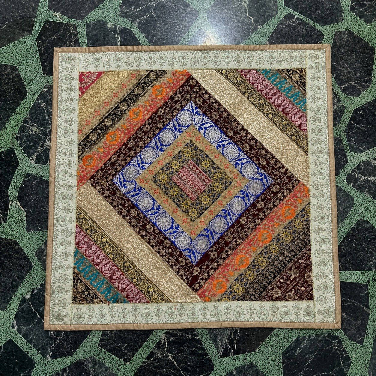 Mantel Artesanal con Diseño Clásico de la India - BOUTIQUEDELAINDIA