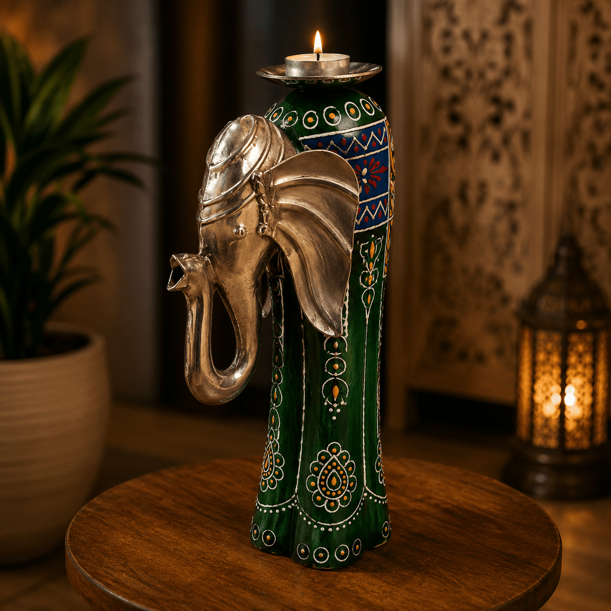 Porta Vela Aarush con Cabeza de Elefante en Madera y Metal Artesanal Verde - BOUTIQUEDELAINDIA