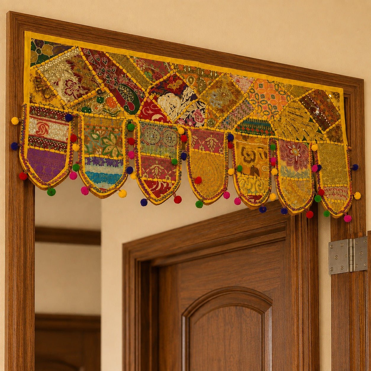 Cenefa India Jaisalmer Dorada con Pompones - BOUTIQUEDELAINDIA