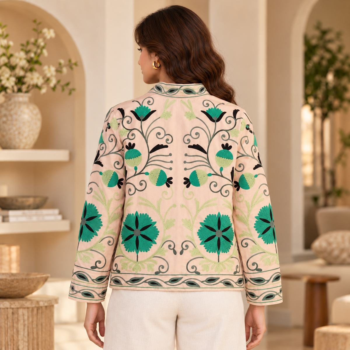 chaqueta algodón beige, chaqueta bordada mujer, bordado a mano, chaqueta floral, chaqueta artesanal, moda femenina India