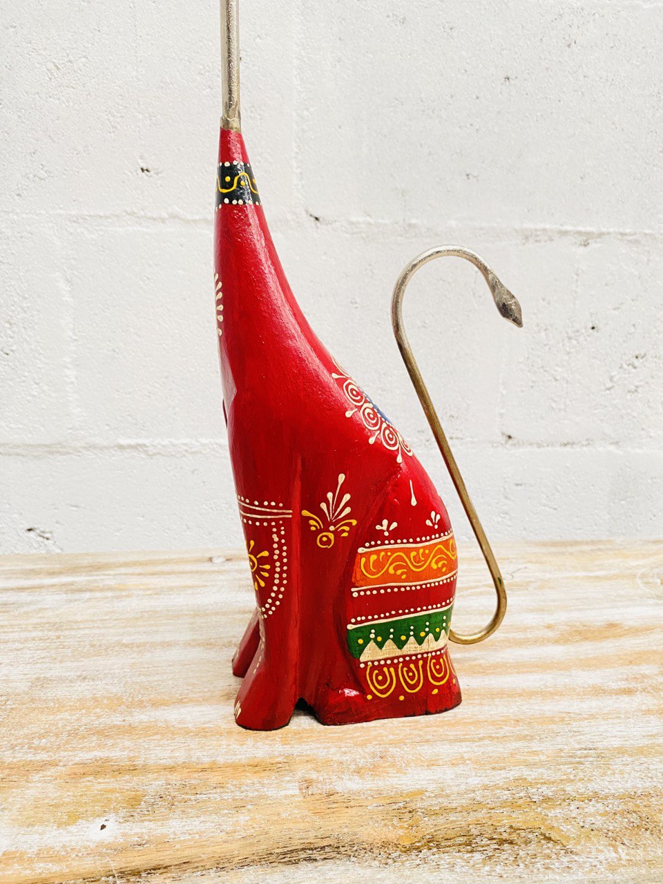 Figura Decorativa "Gato de Elegancia" - Madera con Cabeza de Latón y Pintura a Mano