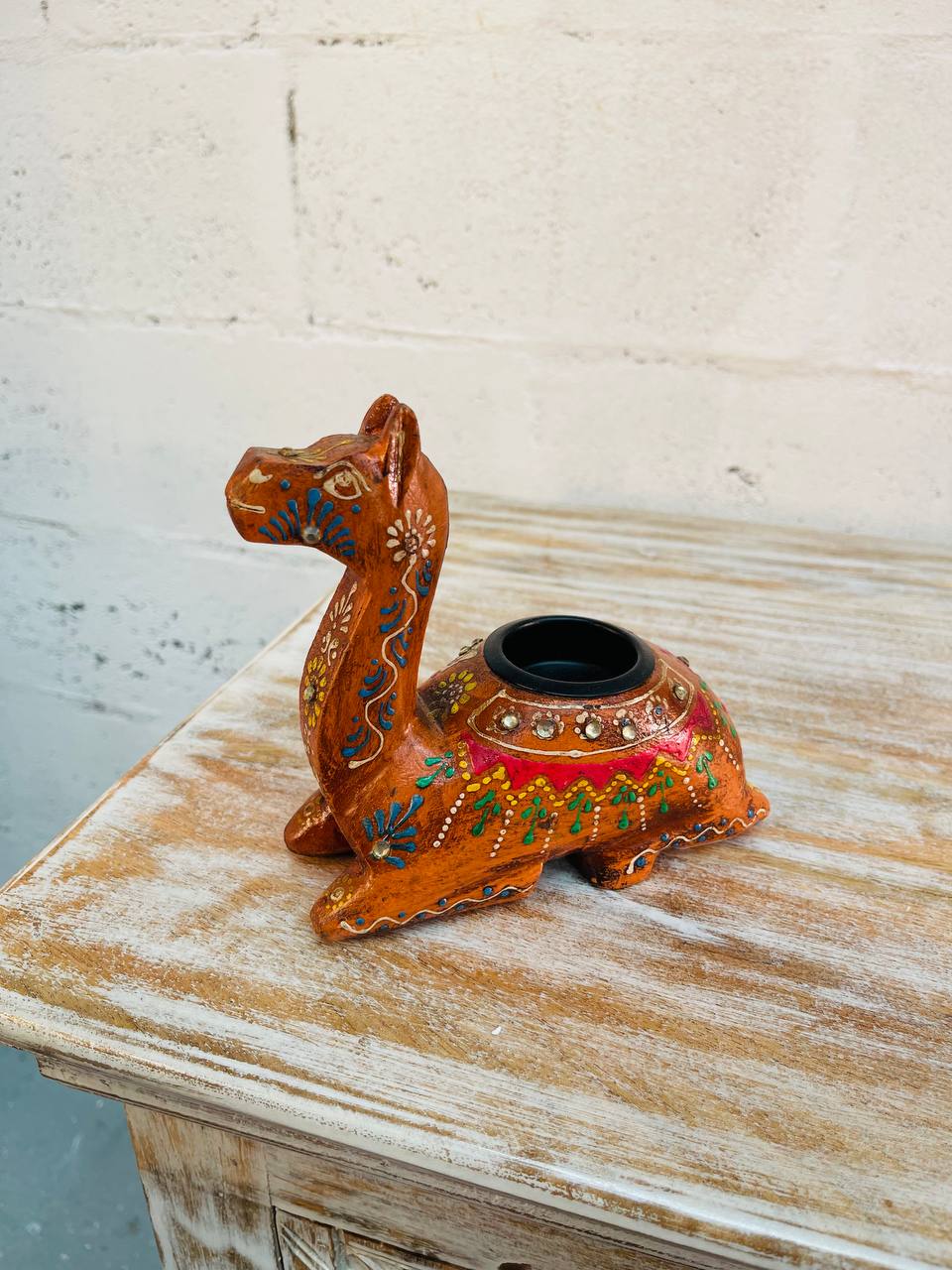 Portavela "Elegancia del Desierto" - Camello de Madera con Base para Vela