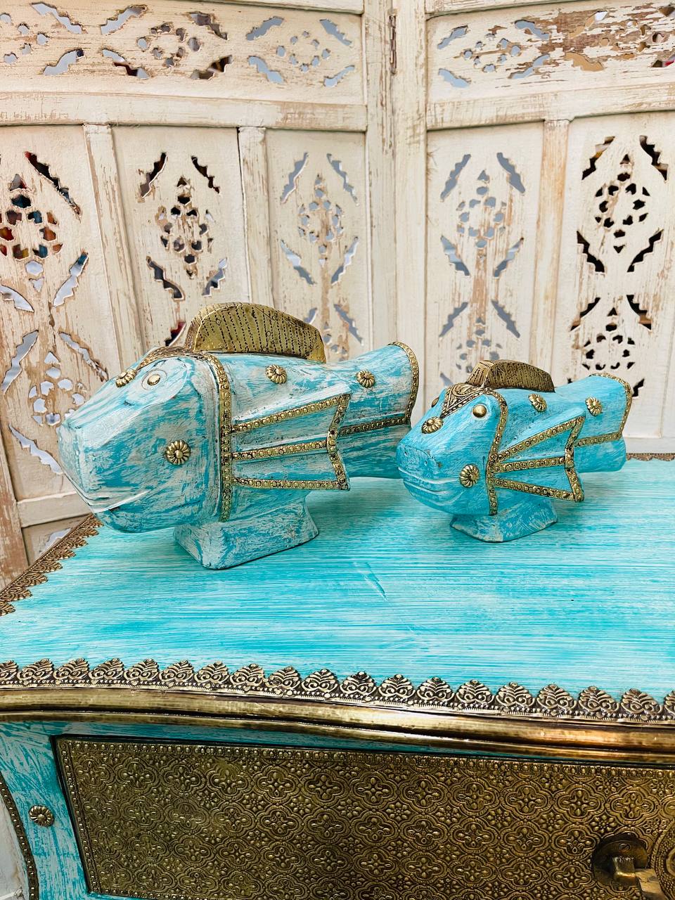 Figura de Pez "Elegancia Acuática" - Madera Tallada con Apliques en Bronce, Diseño Vintage y Detalles Dorados