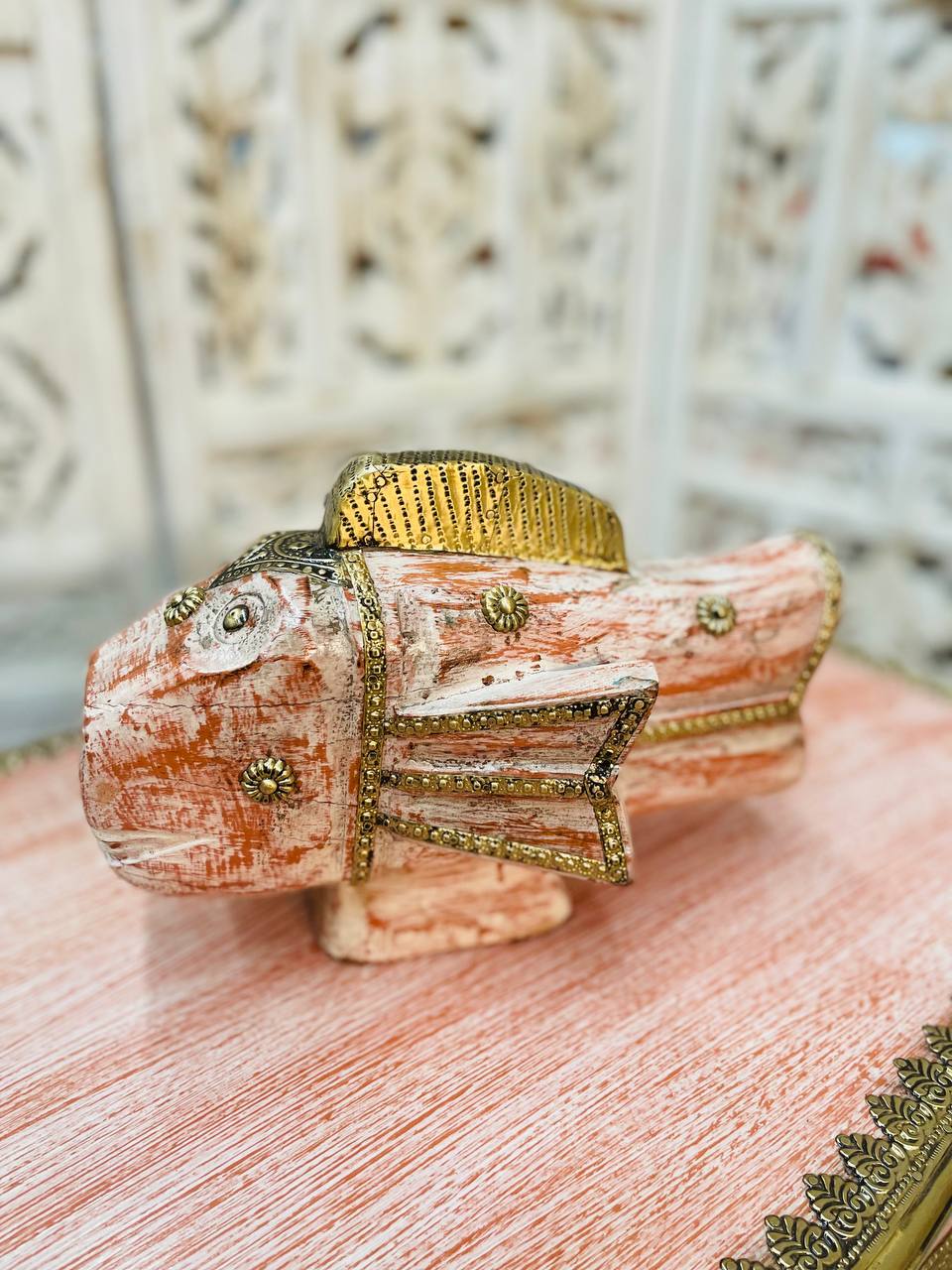 Figura de Pez "Elegancia Acuática" - Madera Tallada con Apliques en Bronce, Diseño Vintage y Detalles Dorados