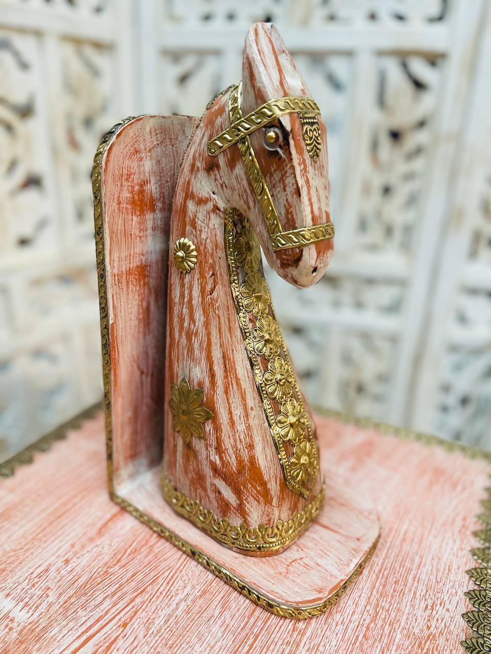 Figura de Cabeza de Caballo "Elegancia Equina" - Madera Tallada con Apliques en Bronce, Diseño Vintage y Detalles Dorados