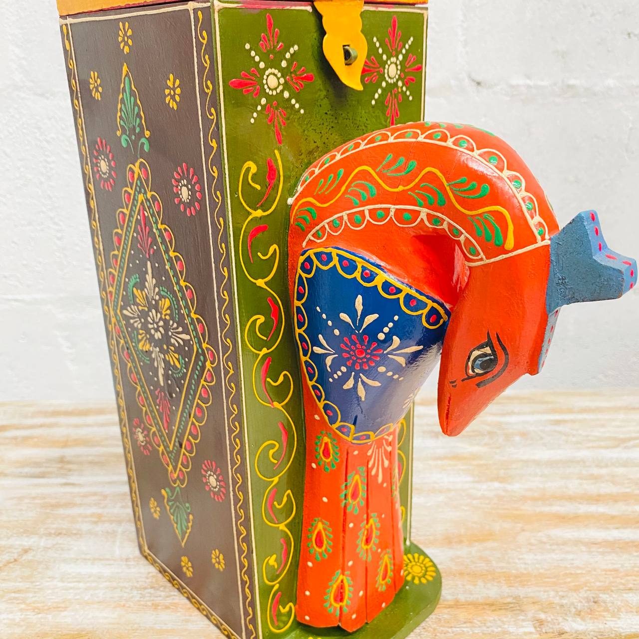 Caja Botellera "Pavo Majestuoso" - Madera Tallada, Pintada a Mano con Diseños y Cabeza de Pavo