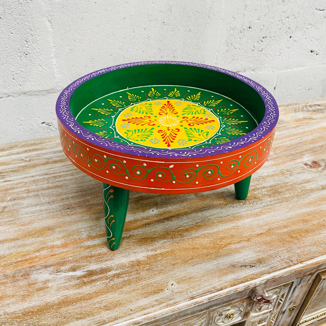 Frutero "Elegancia Tallada" - Madera Pintada y Tallada a Mano